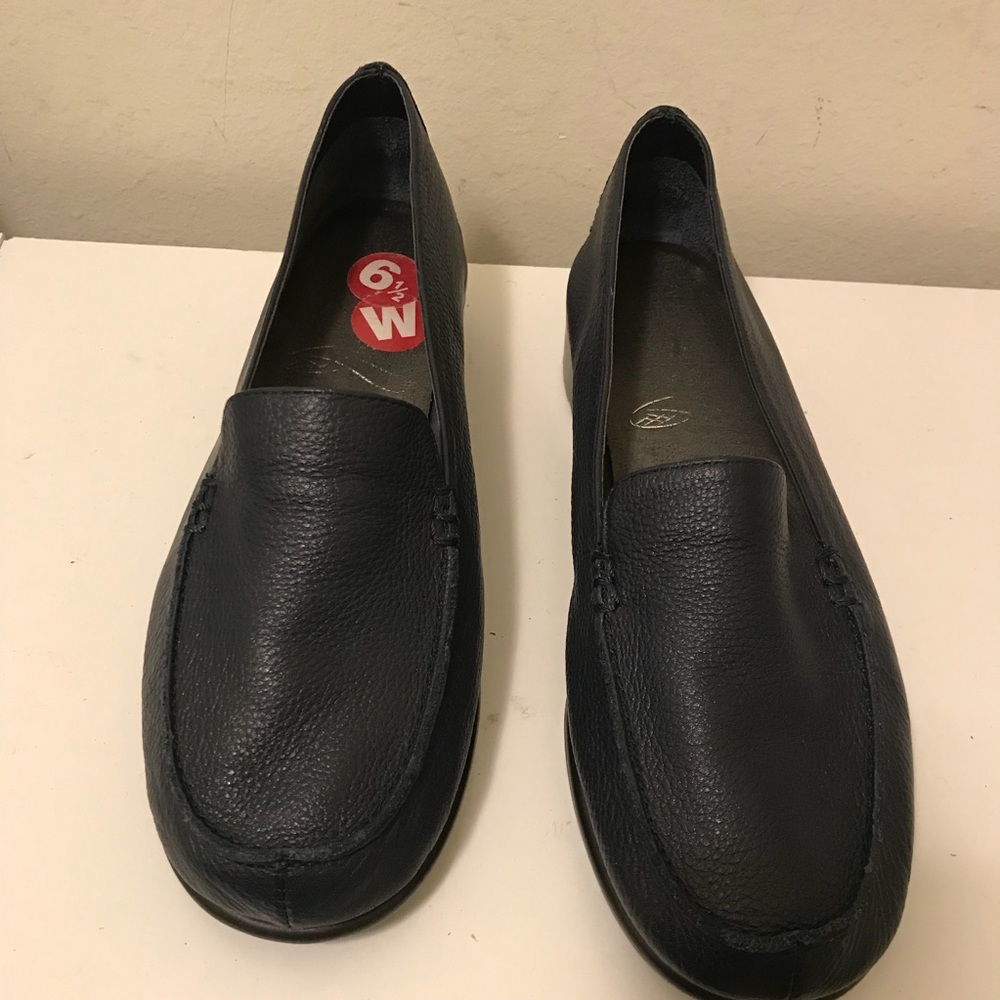 Aerosols women’s leather loafers size 6.5